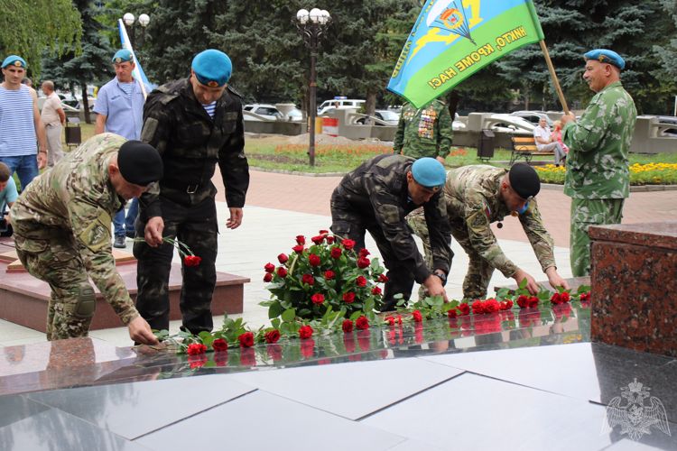 Росгвардейцев из Кабардино-Балкарии наградили медалью «90 лет ВДВ»
