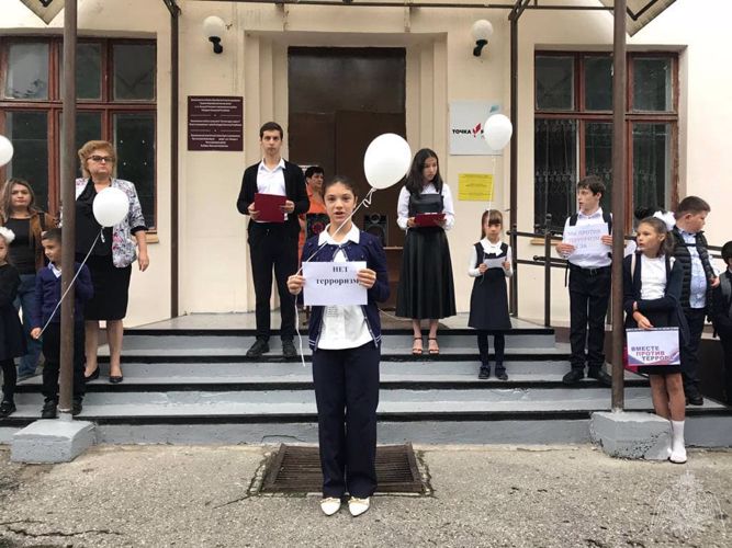 В Кабардино-Балкарии росгвардейцы провели встречу со школьниками в рамках всероссийской акции "Вместе против террора"