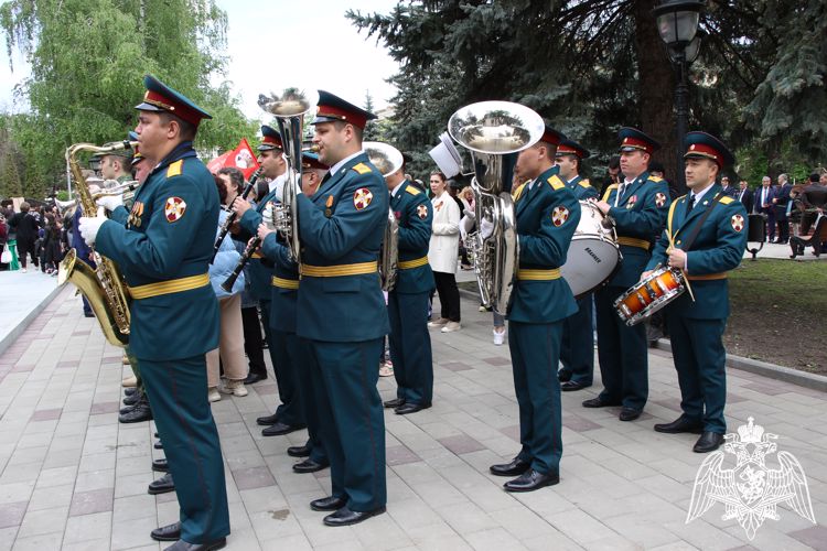 В Нальчике росгвардейцы почтили память героев, павших в годы Великой Отечественной войны