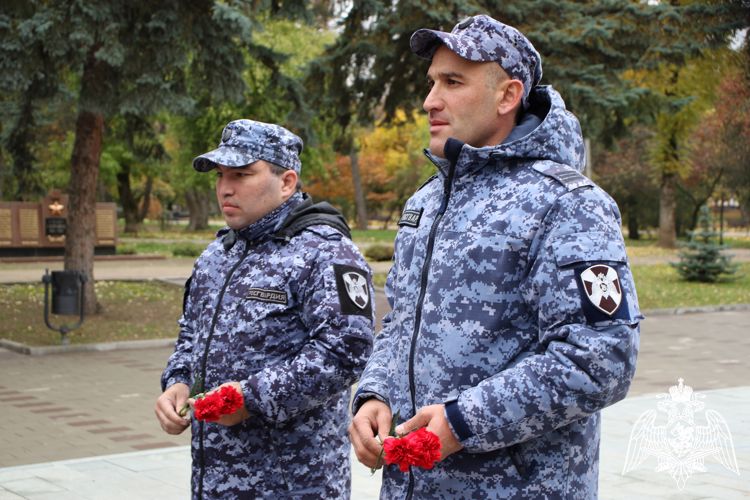 В ДЕНЬ НАРОДНОГО ЕДИСТВА РОСГВАРДЕЙЦЫ КАБАРДИНО-БАЛКАРИИ ПОЧТИЛИ ПАМЯТЬ ЗАЩИТНИКОВ ОТЕЧЕСТВА