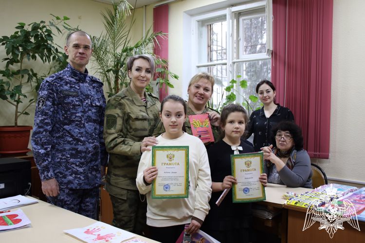 В КАБАРДИНО-БАЛКАРИИ ПОДВЕДЕНЫ ИТОГИ КОНКУРСА ДЕТСКОГО РИСУНКА СРЕДИ ДЕТЕЙ РОСГВАРДЕЙЦЕВ