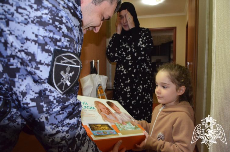 РОСГВАРДЕЙЦЫ КАБАРДИНО-БАЛКАРИИ ИСПОЛНЯЮТ НОВОГОДНИЕ МЕЧТЫ ДЕТЕЙ