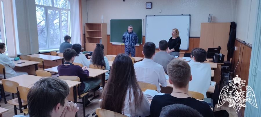 ОФИЦЕР РОСГВАРДИИ РАССКАЗАЛ ШКОЛЬНИКАМ КАБАРДИНО-БАЛКАРИИ О ПОСТУПЛЕНИИ В ВЕДОМСТВЕННЫЕ ВУЗЫ