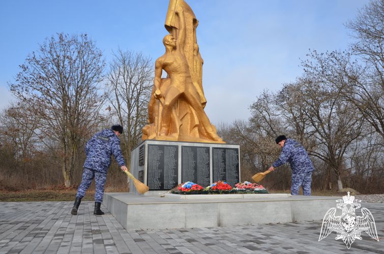 РОСГВАРДЕЙЦЫ ИЗ КАБАРДИНО-БАЛКАРИИ ПРИНЯЛИ УЧАСТИЕ В АКЦИИ «НА СТРАЖЕ ПАМЯТИ»