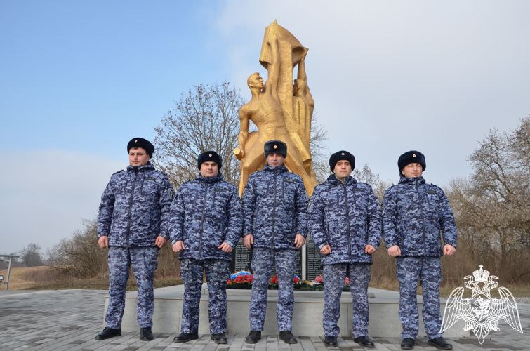 РОСГВАРДЕЙЦЫ ИЗ КАБАРДИНО-БАЛКАРИИ ПРИНЯЛИ УЧАСТИЕ В АКЦИИ «НА СТРАЖЕ ПАМЯТИ»