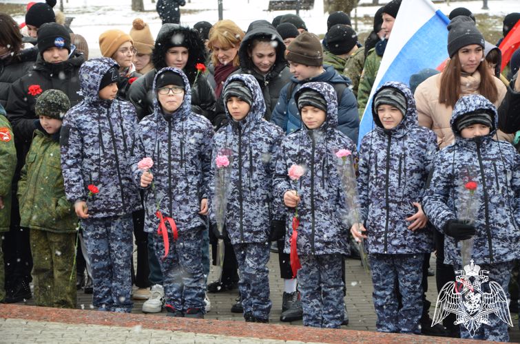 В НАЛЬЧИКЕ РОСГВАРДЕЙЦЫ ПОЧТИЛИ ПАМЯТЬ ВОИНОВ-ИНТЕРНАЦИОНАЛИСТОВ