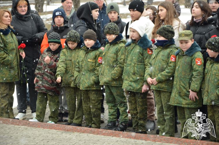 В НАЛЬЧИКЕ РОСГВАРДЕЙЦЫ ПОЧТИЛИ ПАМЯТЬ ВОИНОВ-ИНТЕРНАЦИОНАЛИСТОВ