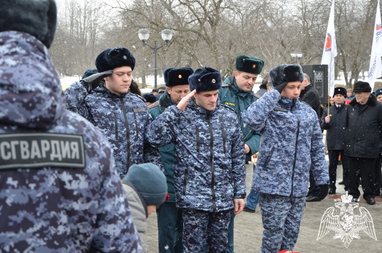 В НАЛЬЧИКЕ РОСГВАРДЕЙЦЫ ПОЧТИЛИ ПАМЯТЬ ВОИНОВ-ИНТЕРНАЦИОНАЛИСТОВ