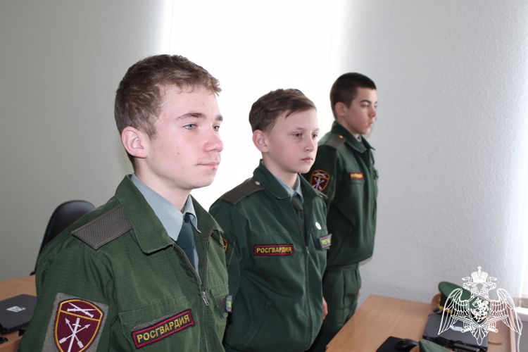 ВСТРЕЧУ С КАДЕТАМИ КАБАРДИНО-БАЛКАРИИ ПРОВЕЛА ПРЕДСТАВИТЕЛЬ РОСГВАРДИИ