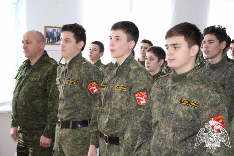 Росгвардейцы Кабардино-Балкарии провели урок Мужества для воспитанников школы-интерната в одном из селений региона