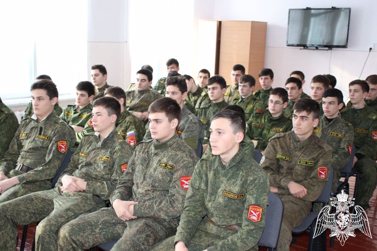 Росгвардейцы Кабардино-Балкарии провели урок Мужества для воспитанников школы-интерната в одном из селений региона