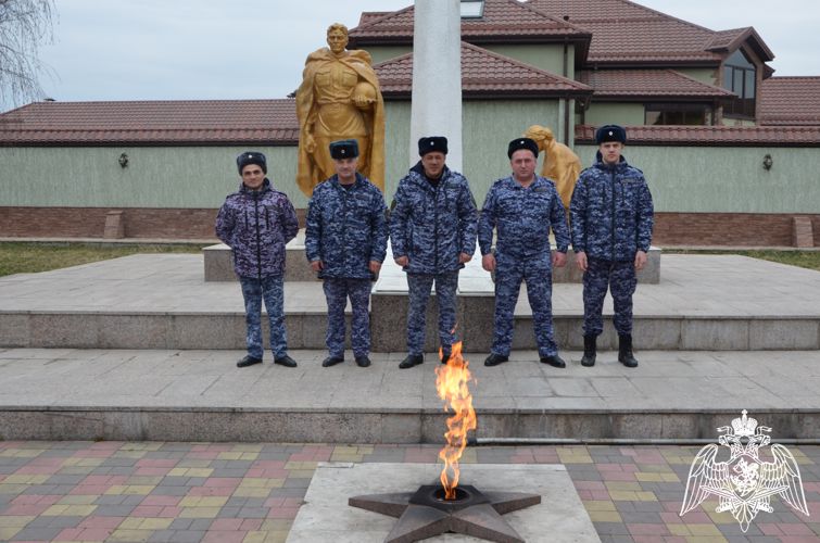 РОСГВАРДЕЙЦЫ КАБАРДИНО-БАЛКАРИИ ПРИВЕЛИ В ПОРЯДОК ПАМЯТНИК ГЕРОЯМ ВЕЛИКОЙ ОТЕЧЕСТВЕННОЙ ВОЙНЫ