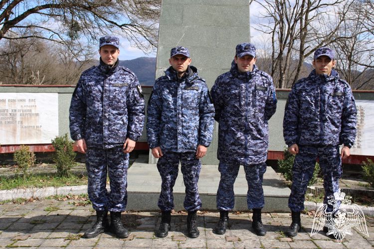 СОТРУДНИКИ РОСГВАРДИИ БЛАГОУСТРОИЛИ ПАМЯТНИК ГЕРОЯМ ВЕЛИКОЙ ОТЕЧЕСТВЕННОЙ ВОЙНЫ В НАЛЬЧИКЕ