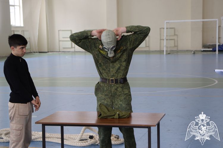 ДЕНЬ ОТКРЫТЫХ ДВЕРЕЙ ПРОВЕЛИ РОСГВАРДЕЙЦЫ КАБАРДИНО-БАЛКАРИИ ДЛЯ ВОСПИТАННИКОВ КАДЕТСКИХ КЛАССОВ И ЮНАРМЕЙЦЕВ