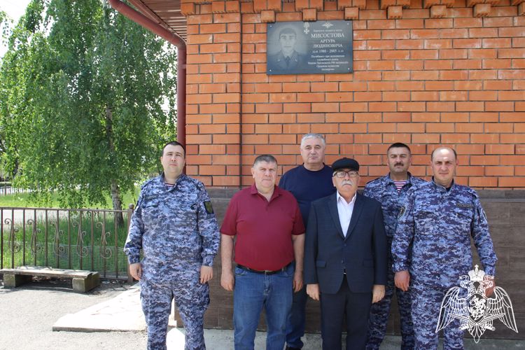 В Кабардино-Балкарии росгвардейцы навестили семью погибшего боевого товарища