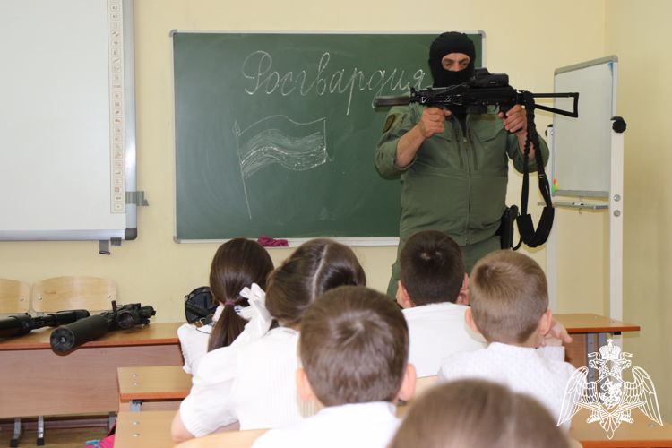 РОСГВАРДЕЙЦЫ ПРОВЕЛИ ДЛЯ ШКОЛЬНИКОВ УРОК МУЖЕСТВА В КАБАРДИНО-БАЛКАРИИ