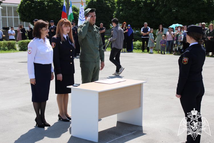 Сотрудники Управления Росгвардии по Кабардино-Балкарской Республике поздравили студентов с посвящением в кадеты