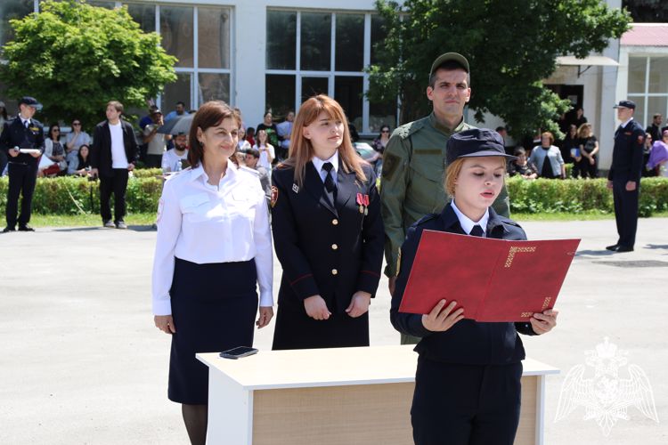 Сотрудники Управления Росгвардии по Кабардино-Балкарской Республике поздравили студентов с посвящением в кадеты