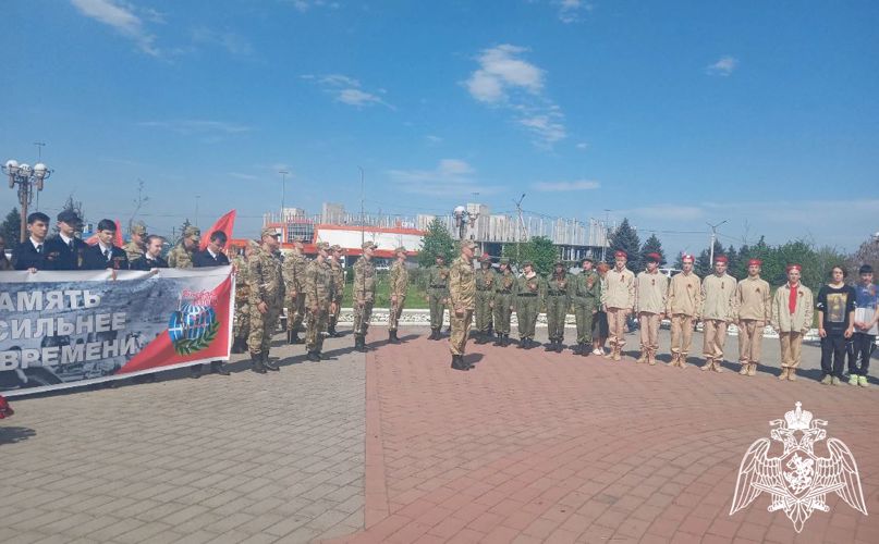 ВОЕННОСЛУЖАЩИЕ И СОТРУДНИКИ РОСГВАРДИИ В КАБАРДИНО-БАЛКАРИИ ПРИСОЕДИНИЛИСЬ К АКЦИИ «ПАМАТЬ СИЛЬНЕЕ ВРЕМЕНИ»