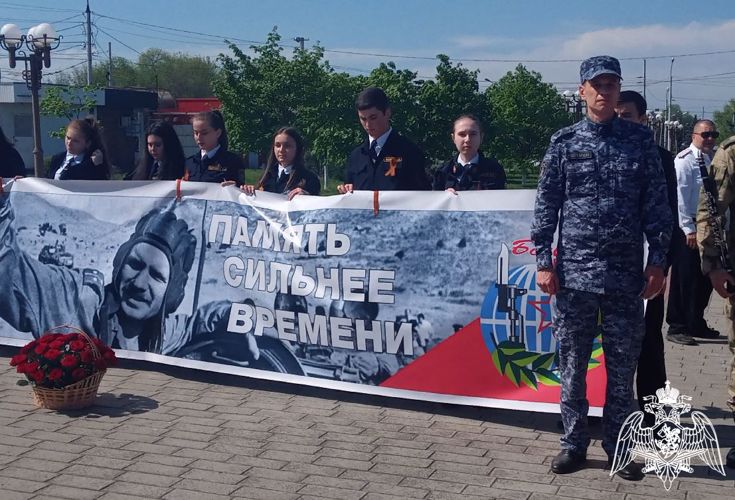 ВОЕННОСЛУЖАЩИЕ И СОТРУДНИКИ РОСГВАРДИИ В КАБАРДИНО-БАЛКАРИИ ПРИСОЕДИНИЛИСЬ К АКЦИИ «ПАМАТЬ СИЛЬНЕЕ ВРЕМЕНИ»