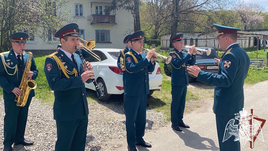 В Кабардино-Балкарии росгвардейцы присоединились к акции «Парад у дома Ветерана»