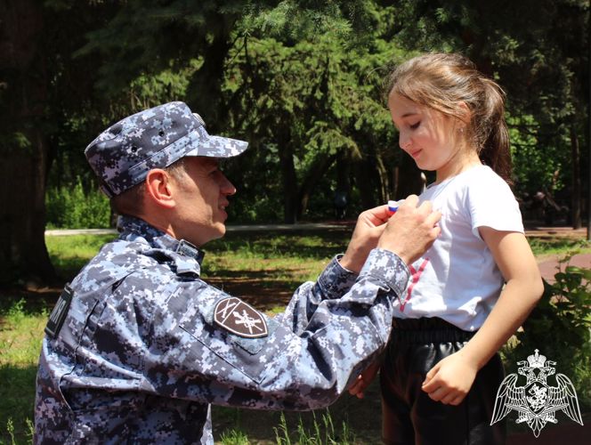 РОСГВАРДЕЙЦЫ КАБАРДИНО-БАЛКАРИИ ПРИНЯЛИ УЧАСТИЕ ВО ВСЕРОССИЙСКОЙ АКЦИИ «ЛЕНТОЧКА-ТРИКОЛОР»