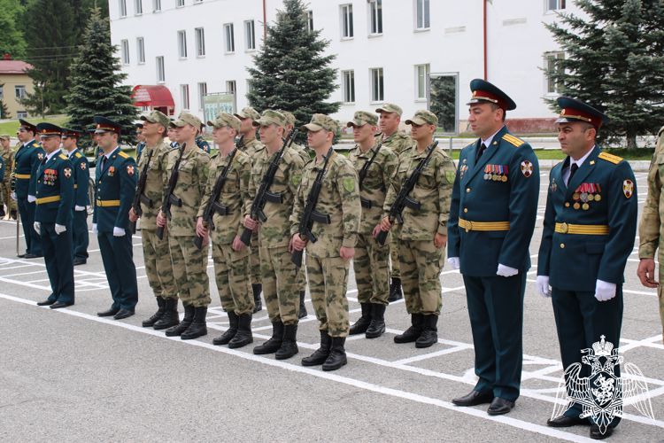 В КАБАРДИНО-БАЛКАРИИ НОВОБРАНЦЫ РОСГВАРДИИ ПРИНЯЛИ ВОЕННУЮ ПРИСЯГУ