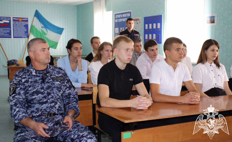 В КАБАРДИНО-БАЛКАРИИ СОТРУДНИКИ РОСГВАРДИИ ПРОВЕЛИ УРОК МУЖЕСТВА, ПОСВЯЩЕННЫЙ ОДНОМУ ИЗ ДНЕЙ ВОИНСКОЙ СЛАВЫ РОССИИ