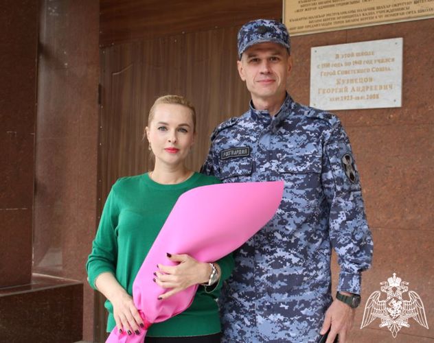 Представитель Росгвардии в Кабардино-Балкарии поздравил учителей с профессиональным праздником 