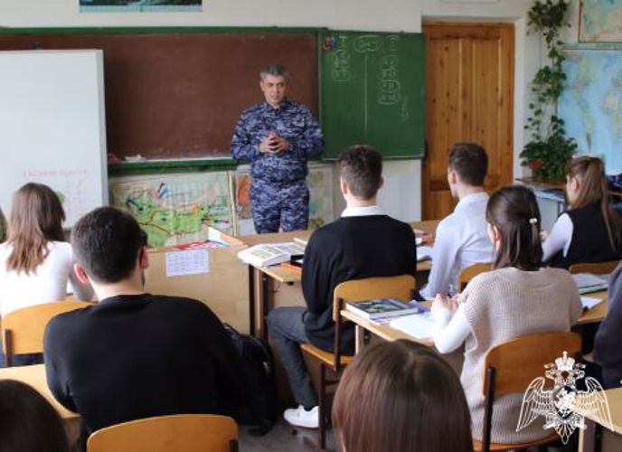 РОСГВАРДЕЙЦЫ ПРОВЕЛИ В НАЛЬЧИКЕ УРОК МУЖЕСТВА ДЛЯ ШКОЛЬНИКОВ