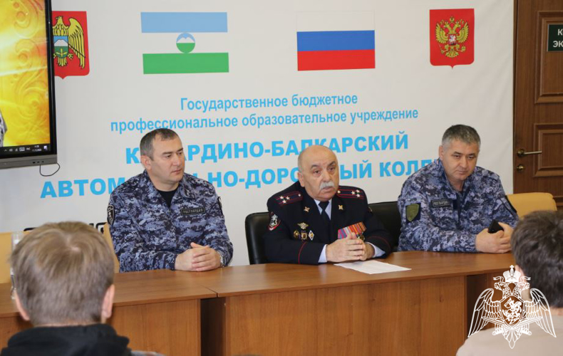 В ДЕНЬ КОНСТИТУЦИИ РФ РОСГВАРДЕЙЦЫ КАБАРДИНО-БАЛКАРИИ ВСТРЕТИЛИСЬ СО СТУДЕНТАМИ И ПОДШЕФНЫМИ КАДЕТАМИ