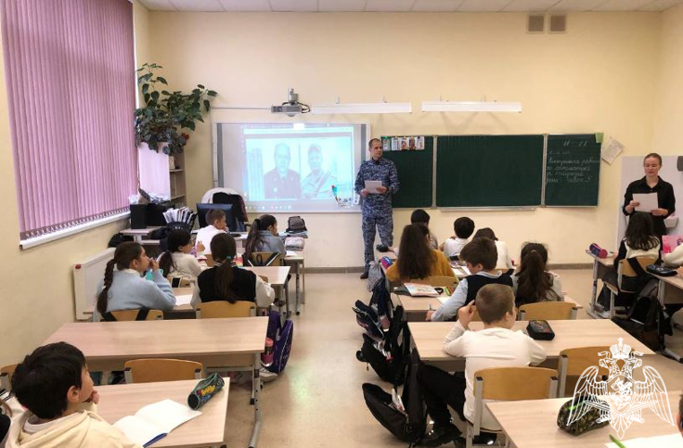Тематическое занятие  в День памяти погибших журналистов провел представитель Росгвардии в Нальчике