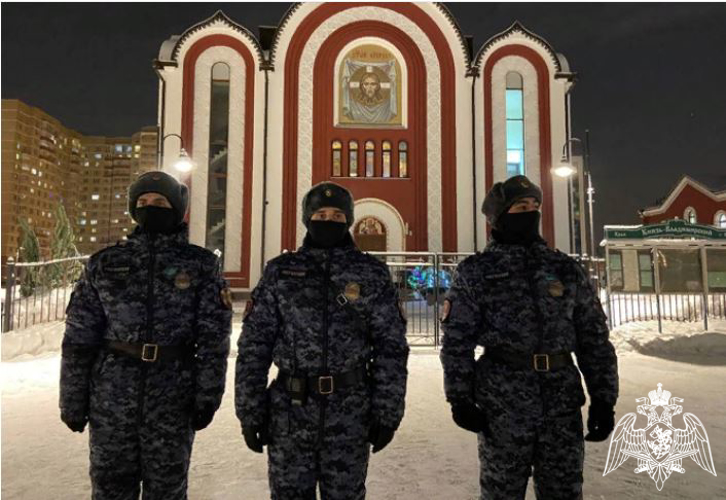 РОСГВАРДЕЙЦЫ ВСТРЕТИЛИ РОЖДЕСТВЕНСКУЮ НОЧЬ В ГЛАВНОМ ХРАМЕ ВЕДОМСТВА