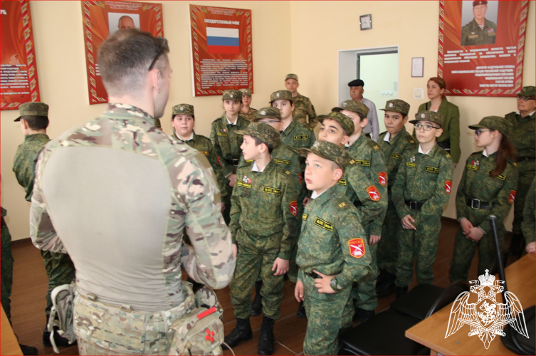 Росгвардейцы Кабардино-Балкарии провели День открытых дверей для школьников