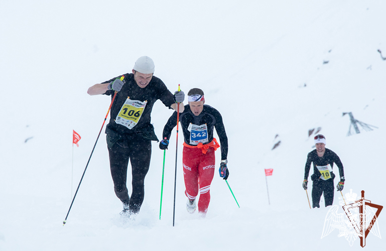 Росгвардейцы участвуют в международном фестивале Red Fox Elbrus Race 2024