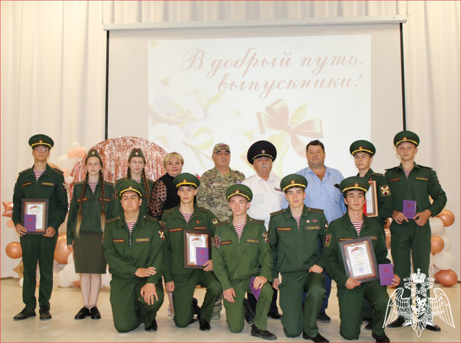Росгвардейцы поздравили выпускников профильного класса  с окончанием учебы