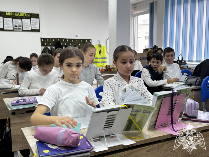 Офицер Росгвардии провела урок Мужества для школьников Кабардино-Балкарии