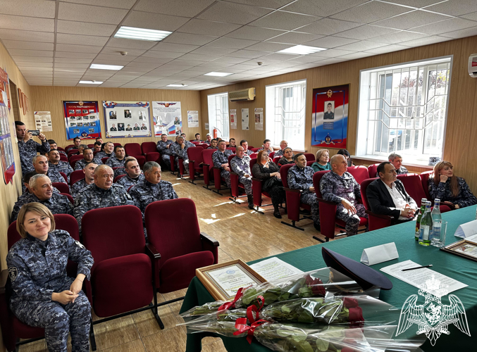В Кабардино-Балкарии поздравили сотрудников вневедомственной охраны Росгвардии с профессиональным праздником