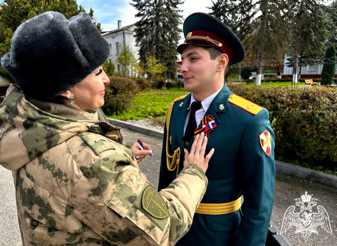 ВОЕНОСЛУЖАЩИЕ  РОСГВАРДИИ В КАБАРДИНО-БАЛКАРИИ ПРИСОЕДИНИЛИСЬ К АКЦИИ «РОССИЙСКИЙ ТРИКОЛОР»