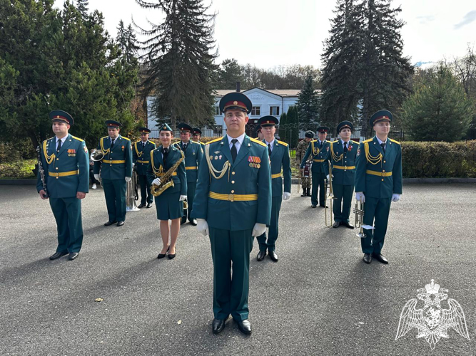 В Кабардино-Балкарии росгвардейцы поздравили жителей поселка Звездного с Днем образования 