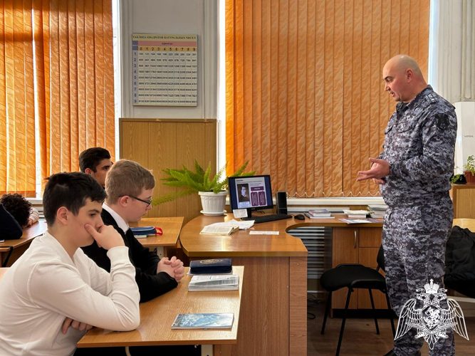 В Кабардино-Балкарии офицер Росгвардии провел урок по пожарной безопасности