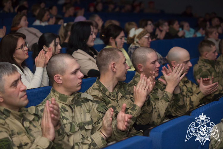 В Кабардино-Балкарии росгвардейцы провели праздничный концерт ко Дню матери
