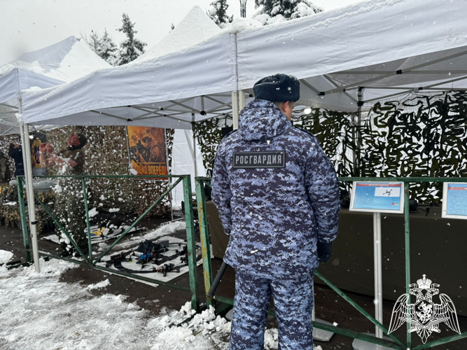 РОС ГВАРДЕЙЦЫ ОБЕСПЕЧИЛИ БЕЗОПАСНОСТЬ  ВО ВРЕМЯ ПРОВЕДЕНИЯ ВЫСТАВКИ ВОЕННОЙ ТЕХНИКИ В НАЛЬЧИКЕ