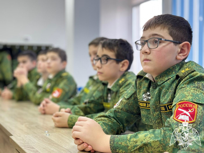 УРОК МУЖЕСТВА КО ДНЮ ГЕРОЕВ ОТЕЧЕСТВА ПРОВЕЛ  ВЕТЕРАН РОСГВАРДИИ В ОДНОЙ ИЗ ШКОЛ КАБАРДИНО-БАЛКАРИИ
