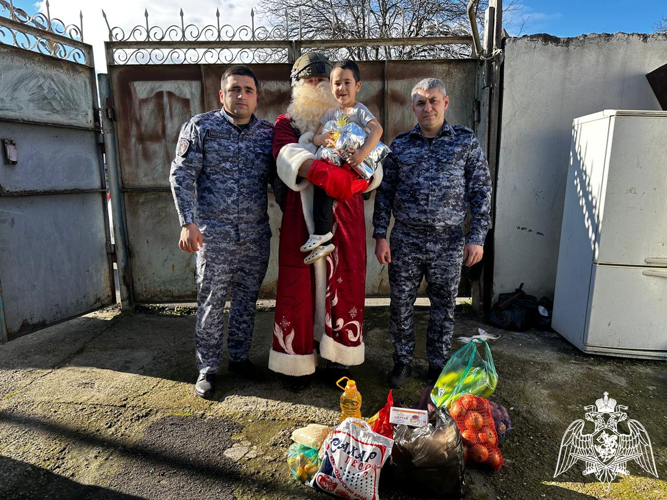Акция Росгвардии «Дед Мороз специального назначения» продолжается  в Кабардино-Балкарии