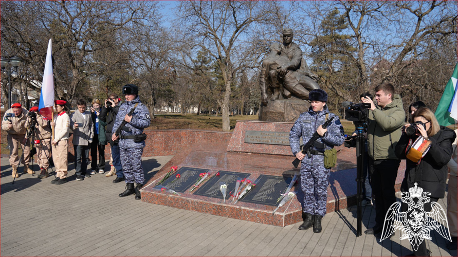 В НАЛЬЧИКЕ ПРЕДСТАВИТЕЛИ РОСГВАРДИИ ПОЧТИЛИ ПАМЯТЬ ВОИНОВ-ИНТЕРНАЦИОНАЛИСТОВ