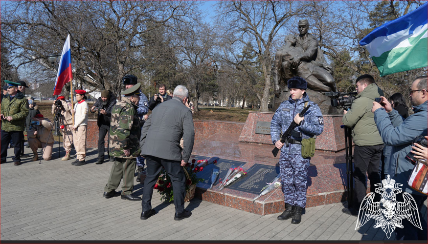 В НАЛЬЧИКЕ ПРЕДСТАВИТЕЛИ РОСГВАРДИИ ПОЧТИЛИ ПАМЯТЬ ВОИНОВ-ИНТЕРНАЦИОНАЛИСТОВ