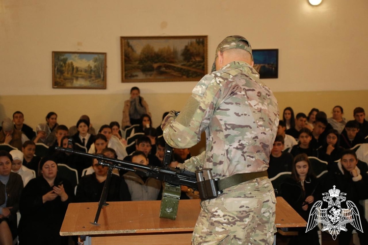  В Кабардино-Балкарии росгвардейцы провели урок Мужества для школьников