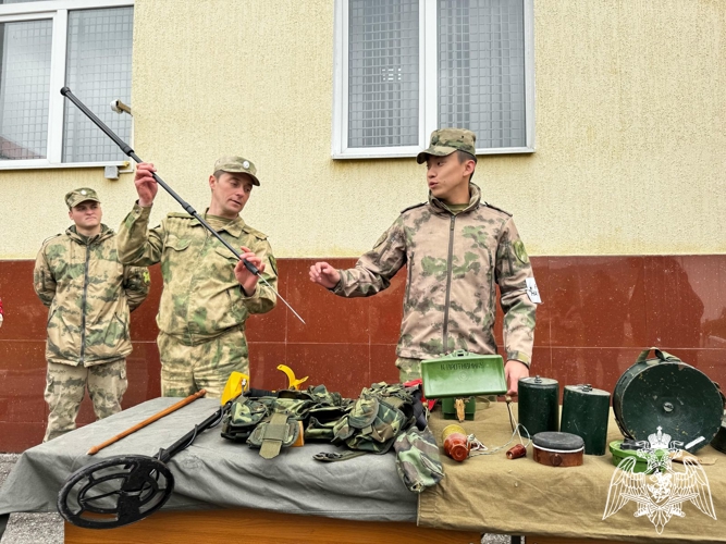 ДВИЖЕНИЕ ПЕРВЫХ И ЮНАРМЕЙЦЫ КАБАРДИНО-БАЛКАРИИ ПОСЕТИЛИ ВОИНСКУЮ ЧАСТЬ РОСГВАРДИИ В ПРЕДДВЕРИИ ДНЯ ВЕЛИКОЙ ПОБЕДЫ