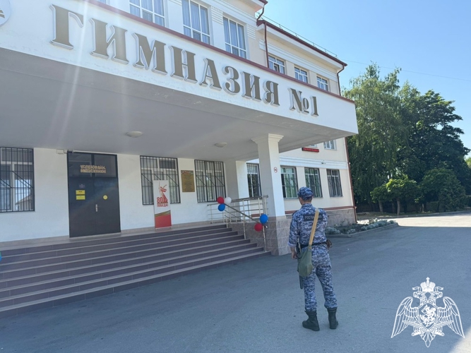 СОТРУДНИКИ РОСГВАРДИИ ОБЕСПЕЧИЛИ БЕЗОПАСНОСТЬ ПРОВЕДЕНИЯ ВЫПУСКНЫХ ВЕЧЕРОВ В КАБАРДИНО-БАЛКАРИИ